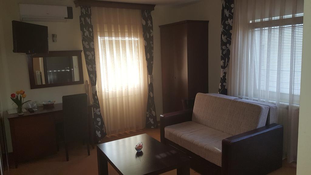 בלגרד Garni Hotel Contact מראה חיצוני תמונה