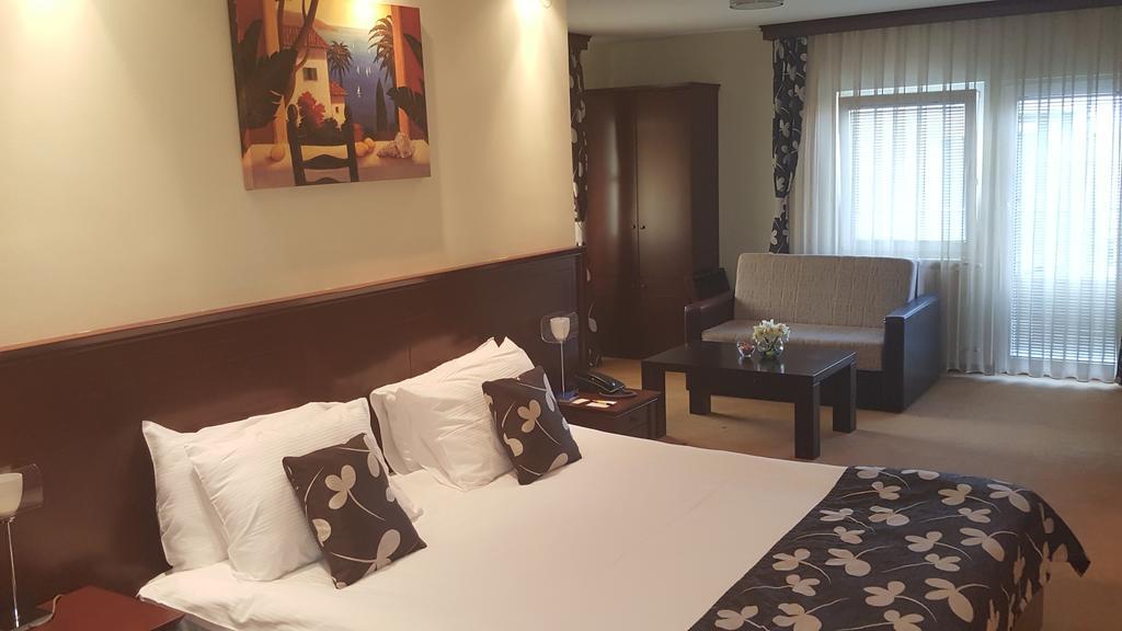 בלגרד Garni Hotel Contact מראה חיצוני תמונה