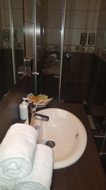 בלגרד Garni Hotel Contact מראה חיצוני תמונה